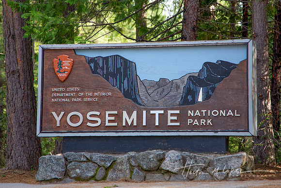 Yosemite Sign