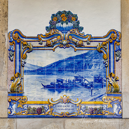 Pinhao Tiles Loading of Wine