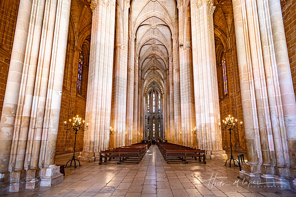 Batalha Gothic Nave and Altar