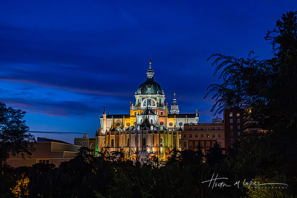 Catedral en Madrid Sunset