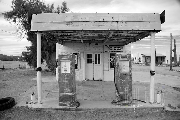 Garage in B&W